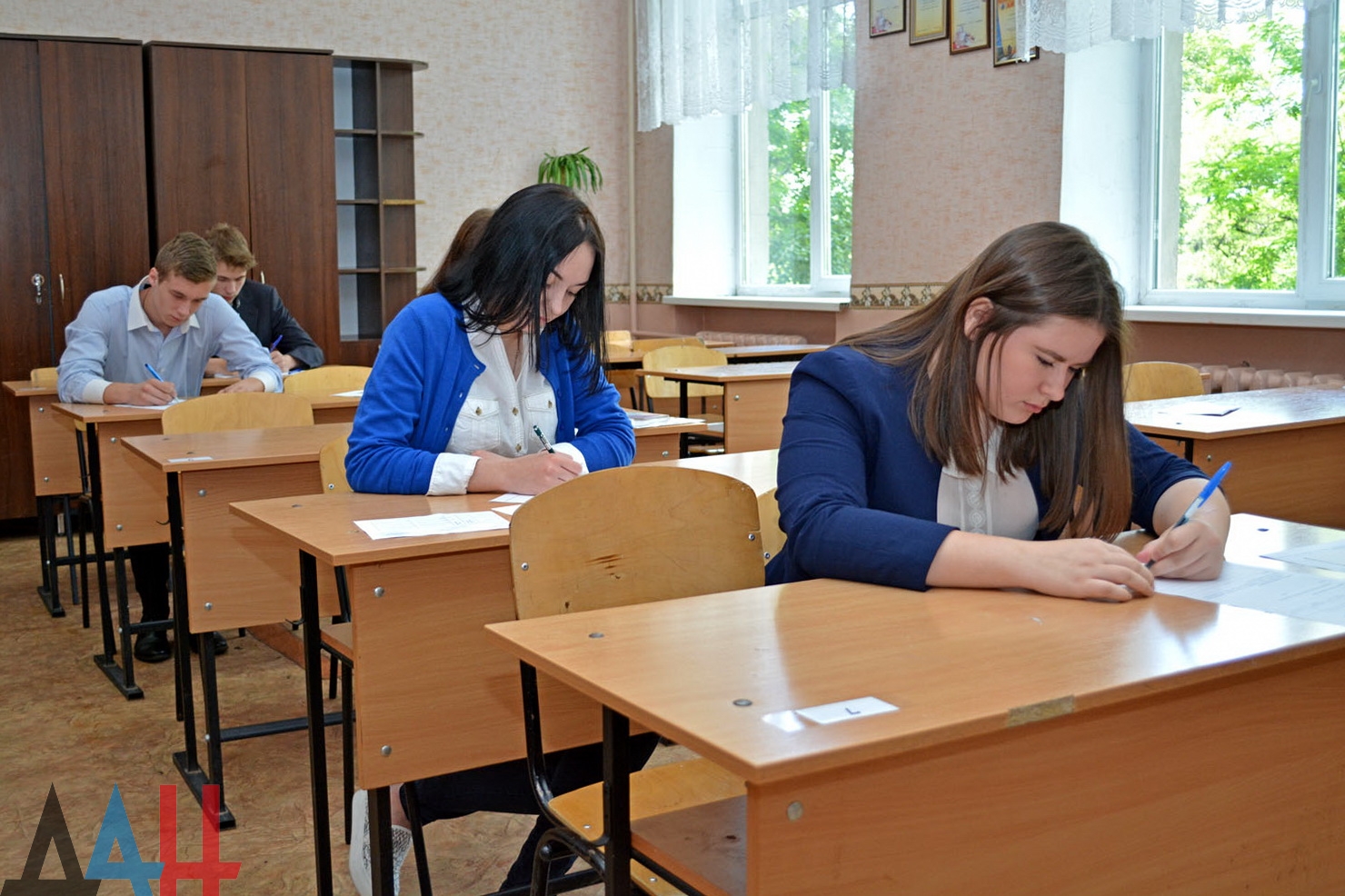 В каком классе сдают экзамены. Что такое ГИА В школе. ГИА ДНР. Сдача ГИА. ЕГЭ ДНР.